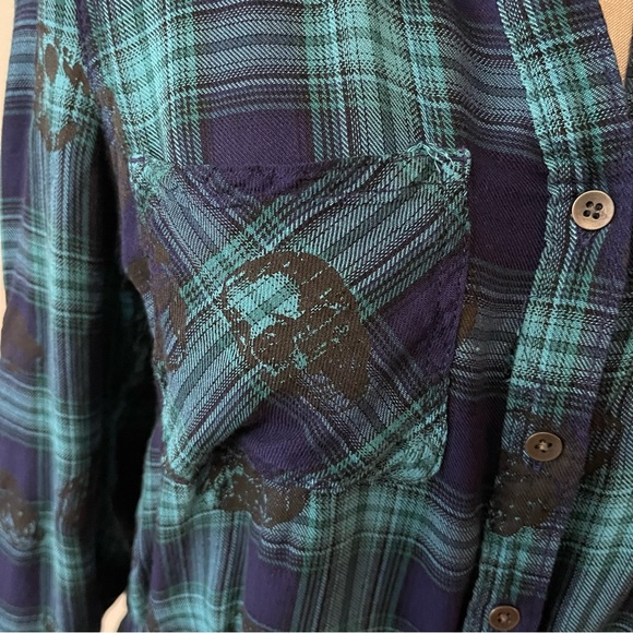 ROCK & REPUBLIC Green and Blue Plaid Button Down Shirt with Skull Print - Picture 7 of 10